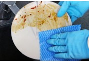 清潔完油膩地方，不用再浸洗抹布，減少細菌滋生。